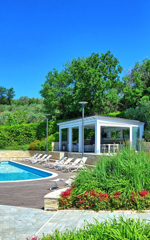 Casa White: Tuin, zwembad