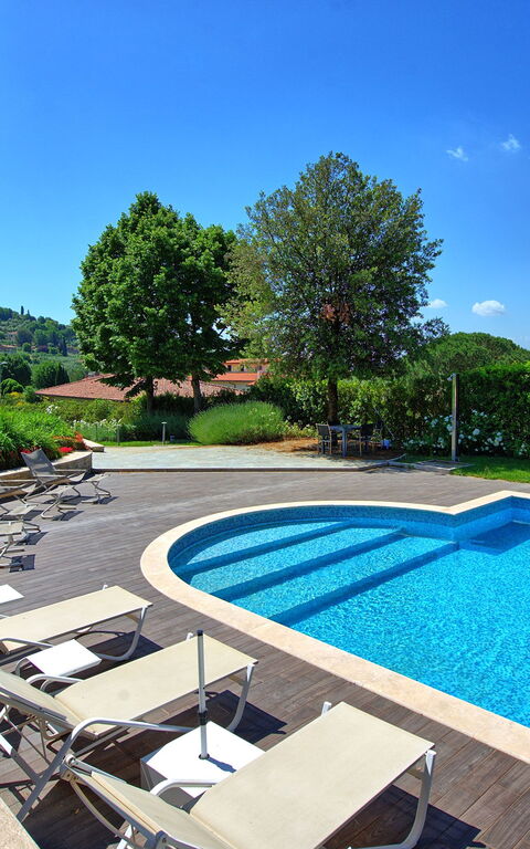 Casa White: Buitenshuis, zwembad