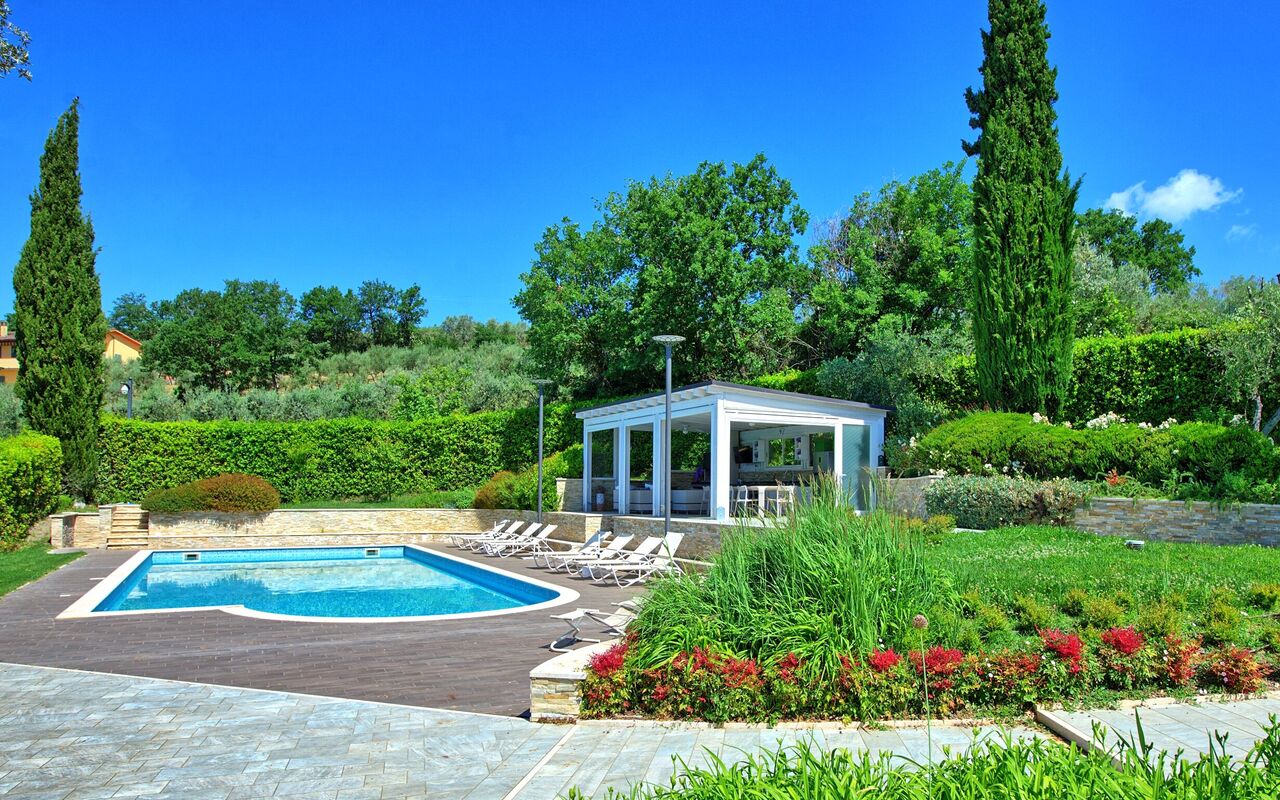 Casa White: Tuin, zwembad