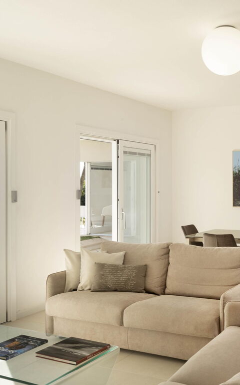 Villa Vera: Balkon / terras / patio, Hoofdingang, Lunchroom, Woonkamer