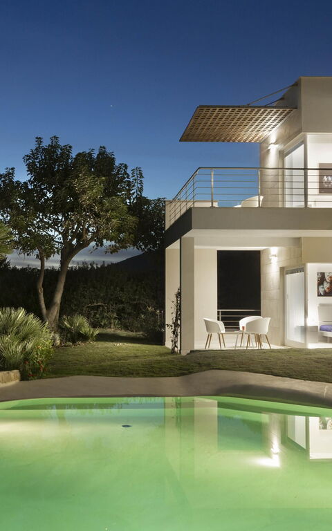 Villa Vera: Balkon / terras / patio, Buitenkanten, Keer bekeken, Tuin, zwembad