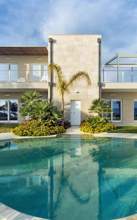 Villa Vera: Balkon / terras / patio, Buitenkanten, Keer bekeken, Tuin, zwembad