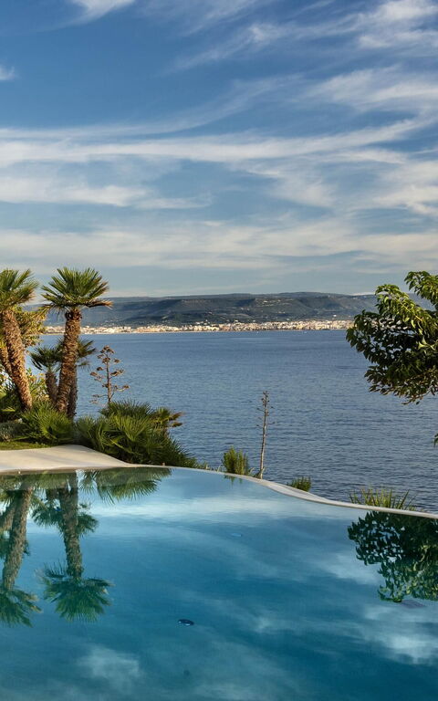 Villa Vera: Balkon / terras / patio, Keer bekeken, Tuin, zwembad