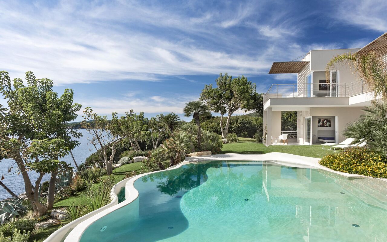 Villa Vera: Keer bekeken, Tuin, zwembad