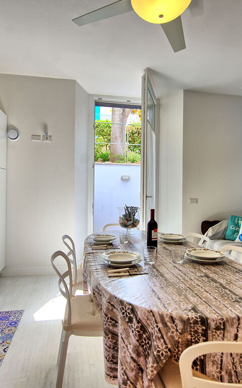 Casa Riva: Keuken, Lunchroom, Woonkamer