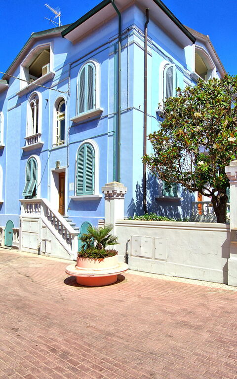 Casa Riva: Buitenkanten, Buitenshuis