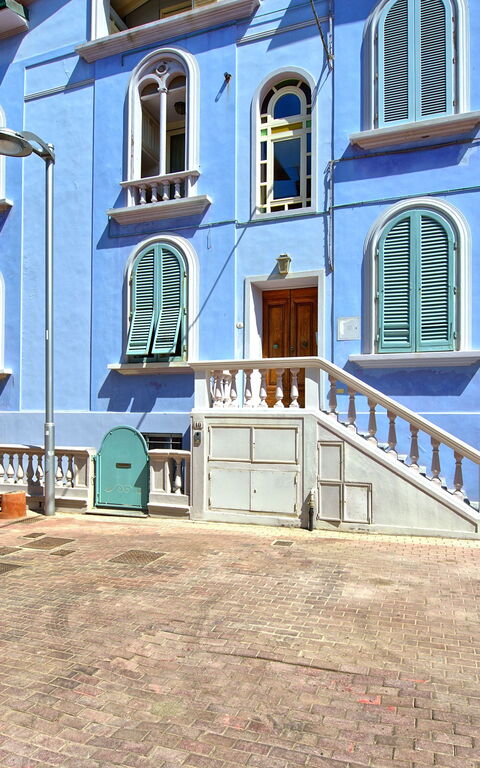 Casa Riva: Buitenkanten, Buitenshuis