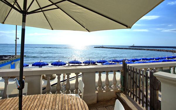 Casa Riva: Balkon / terras / patio, Buitenshuis