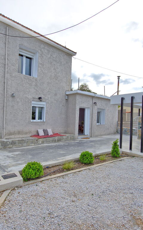 Aretousa: Buitenshuis, Zomer