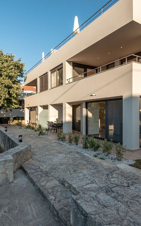 Aelia: Buitenkanten, Tuin