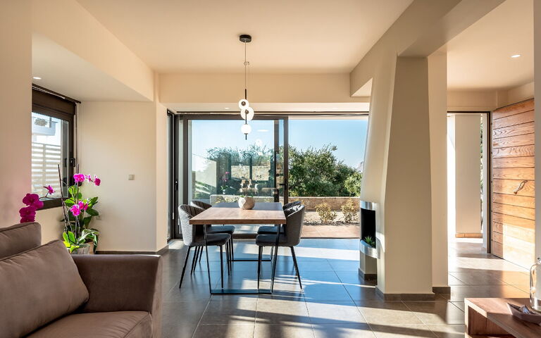Aelia: Balkon / terras / patio, Hoofdingang, Lunchroom, Tuin, Woonkamer