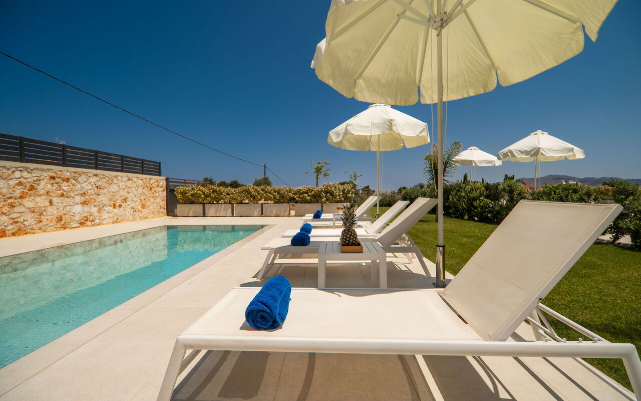 Aelia: Buitenshuis, Tuin, zwembad