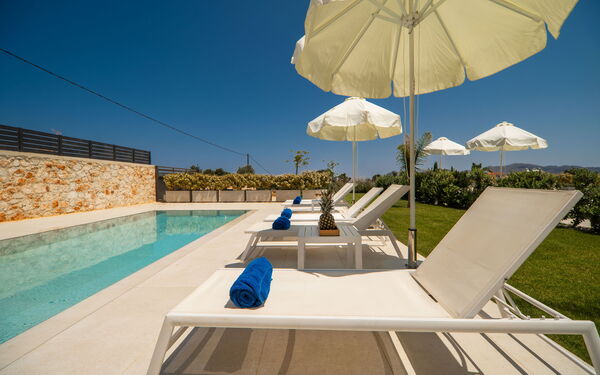 Aelia: Buitenshuis, Tuin, zwembad