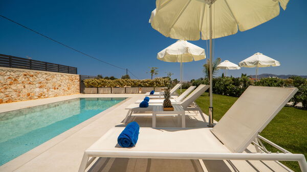 Aelia: Buitenshuis, Tuin, zwembad