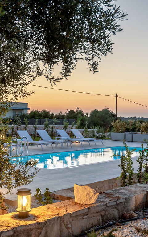 Iris: Buitenkanten, Buitenshuis, Tuin, zwembad