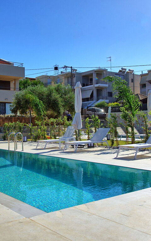 Iris: Buitenkanten, Buitenshuis, zwembad