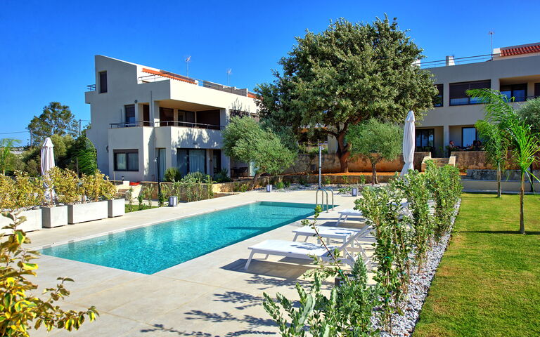 Iris: Buitenkanten, Buitenshuis, Tuin, zwembad