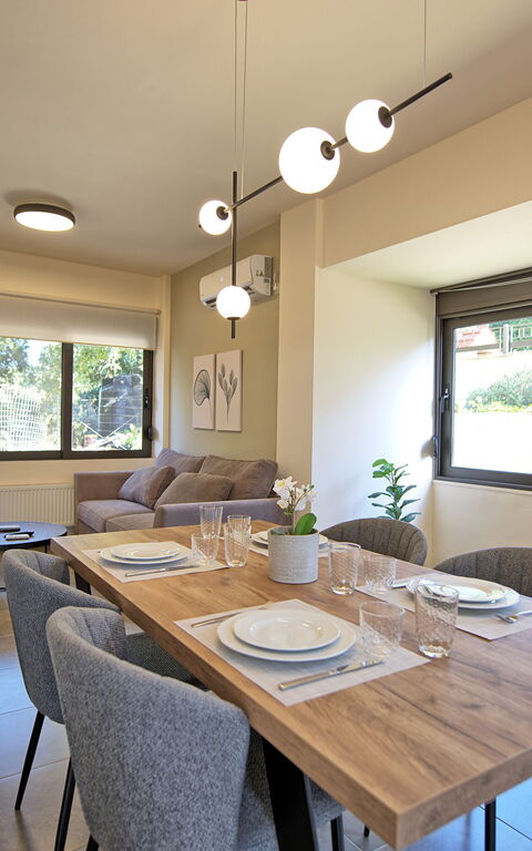 Dioni: Lunchroom, Woonkamer