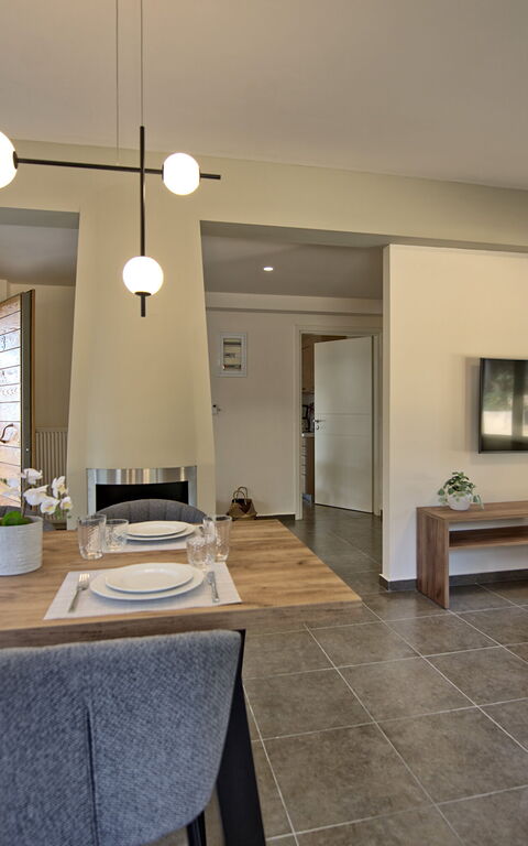 Dioni: Lunchroom, Woonkamer