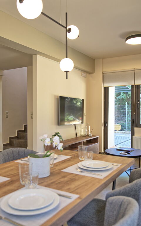 Dioni: Lunchroom, Woonkamer