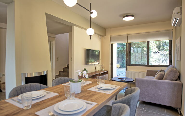 Dioni: Lunchroom, Woonkamer