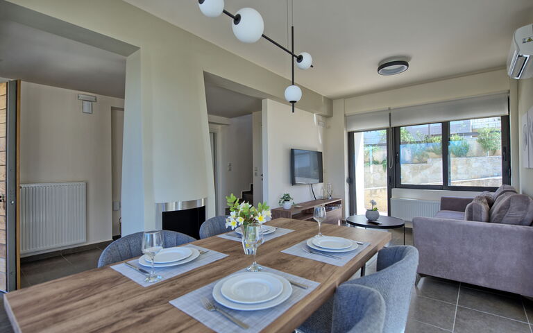 Phaedra: Lunchroom, Woonkamer