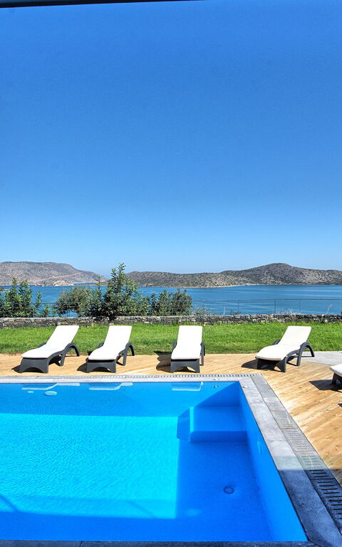 Villa Marina: Buitenshuis, Tuin, zwembad