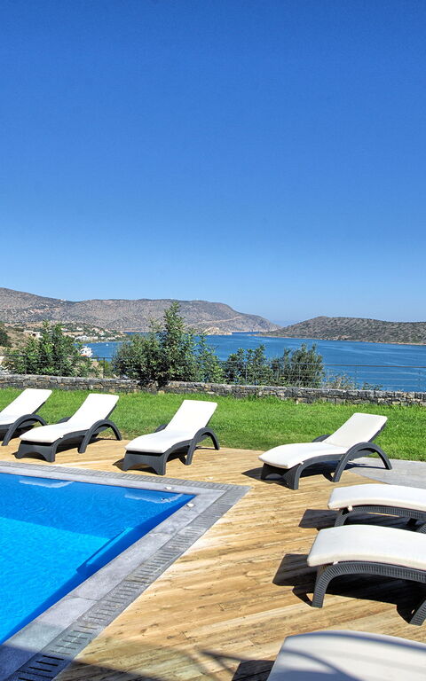 Villa Marina: Buitenshuis, Tuin, zwembad