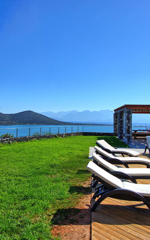 Villa Marina: Buitenshuis, Tuin, zwembad