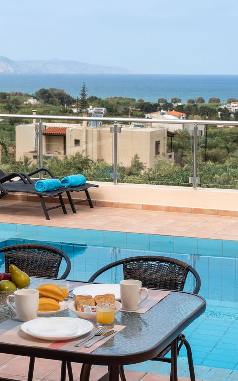 Villa Stratianna: Balkon / terras / patio, Buitenkanten, Buitenshuis, Keer bekeken, zwembad