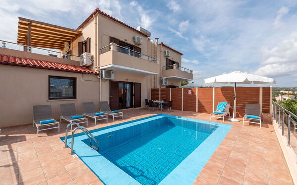 Villa Flora: Buitenkanten, Buitenshuis, zwembad