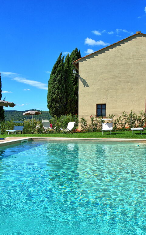 Montauto: Buitenkanten, Tuin, zwembad