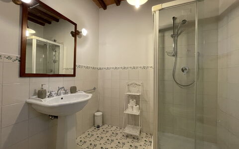 Accommodatie Carro: Badkamer