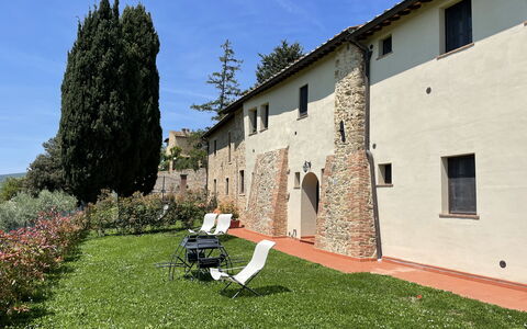 Accommodatie Pesa: Buitenkanten, Buitenshuis, Keer bekeken, Tuin