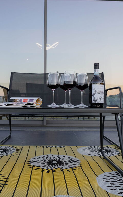 Villa Vincenzo: Balkon / terras / patio, Buitenshuis