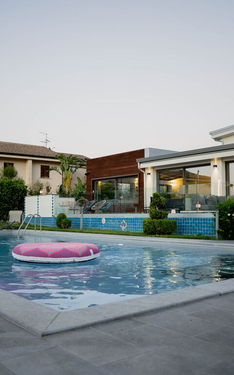 Villa Vincenzo: Buitenkanten, Tuin, zwembad