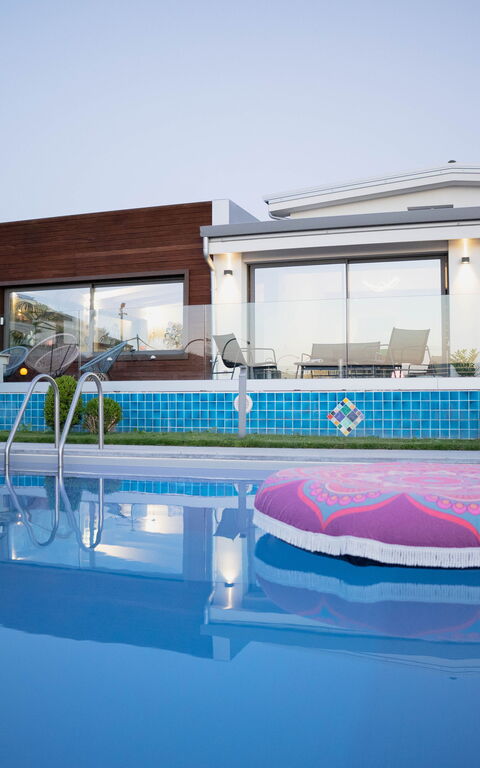 Villa Vincenzo: Buitenkanten, Tuin, zwembad