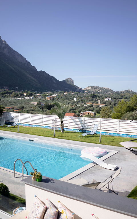 Villa Vincenzo: Keer bekeken, Zomer