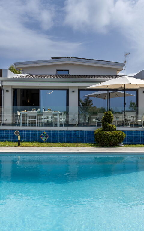 Villa Vincenzo: Buitenkanten, Buitenshuis, zwembad
