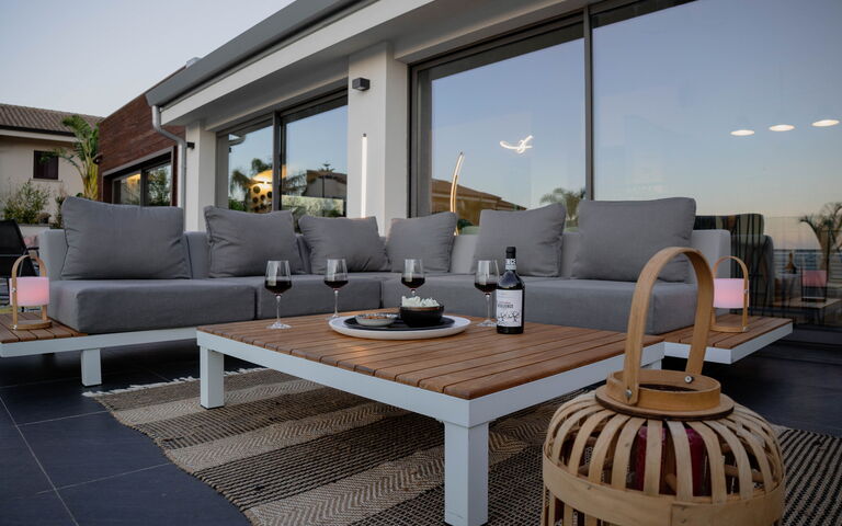 Villa Vincenzo: Balkon / terras / patio, Buitenkanten, Buitenshuis