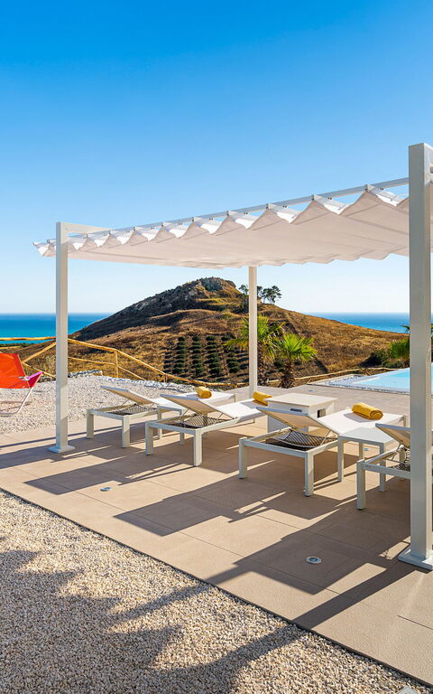 Villa Domizia: Keer bekeken, Tuin, zwembad