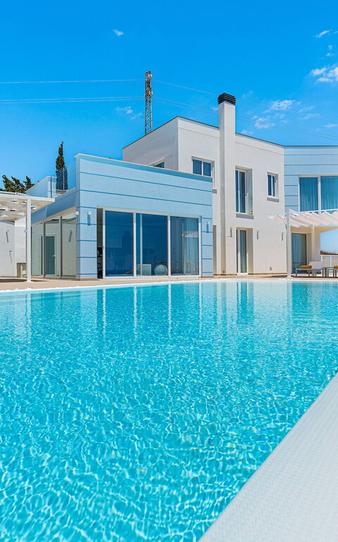 Villa Domizia: Buitenkanten, Zomer, zwembad