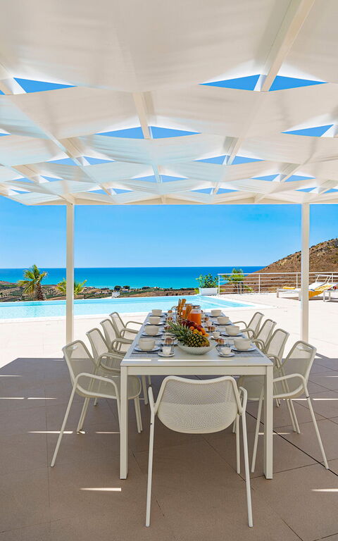 Villa Domizia: Balkon / terras / patio, Keer bekeken