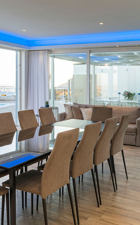 Villa Domizia: Lunchroom, Woonkamer