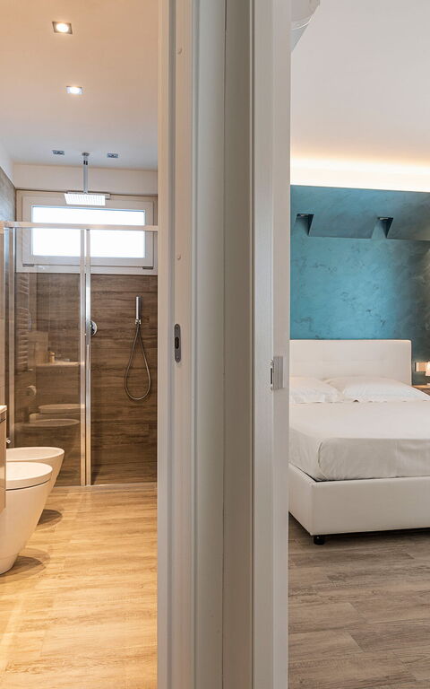 Villa Domizia: Badkamer, slaapkamer