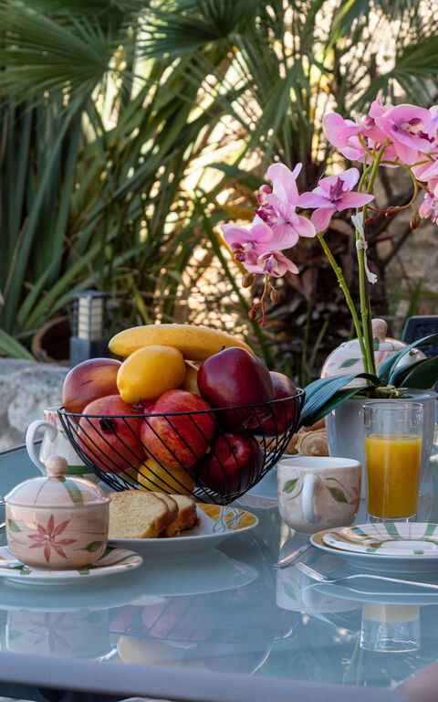 Villa Halepi: Buitenkanten, Buitenshuis, Eten