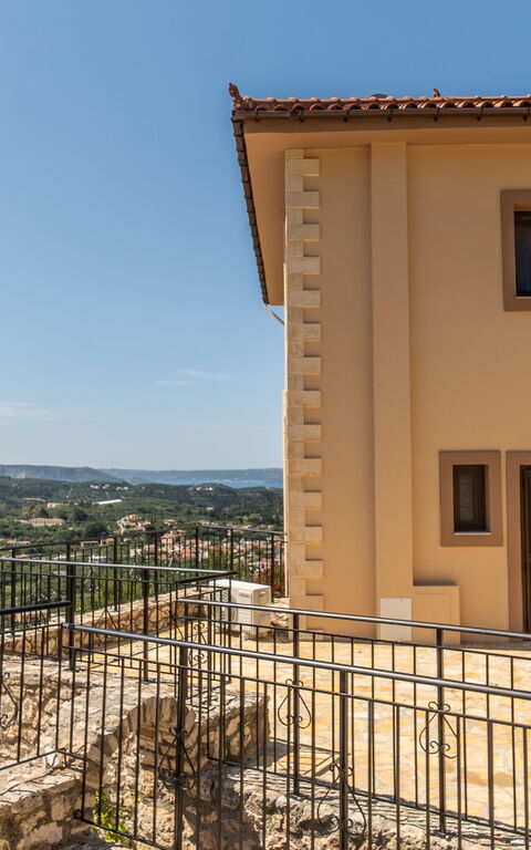 Villa Halepi: Buitenshuis