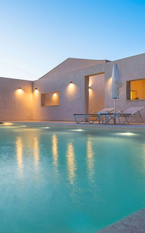 Villa Mora: Buitenkanten, Buitenshuis, Keer bekeken, zwembad