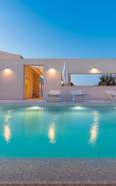 Villa Mora: Buitenkanten, Buitenshuis, Keer bekeken, zwembad