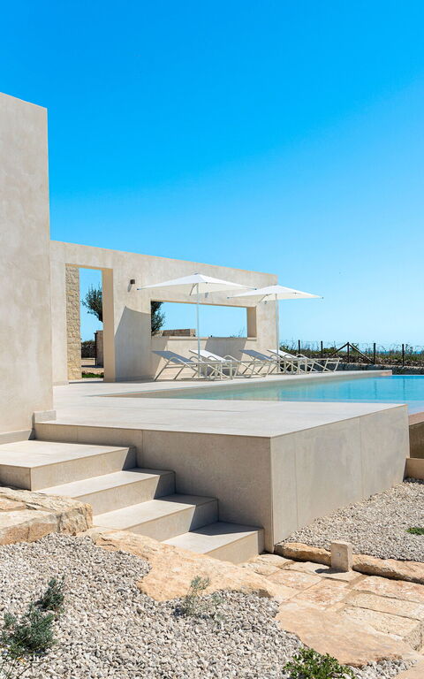 Villa Mora: Buitenkanten, Buitenshuis, Keer bekeken, zwembad